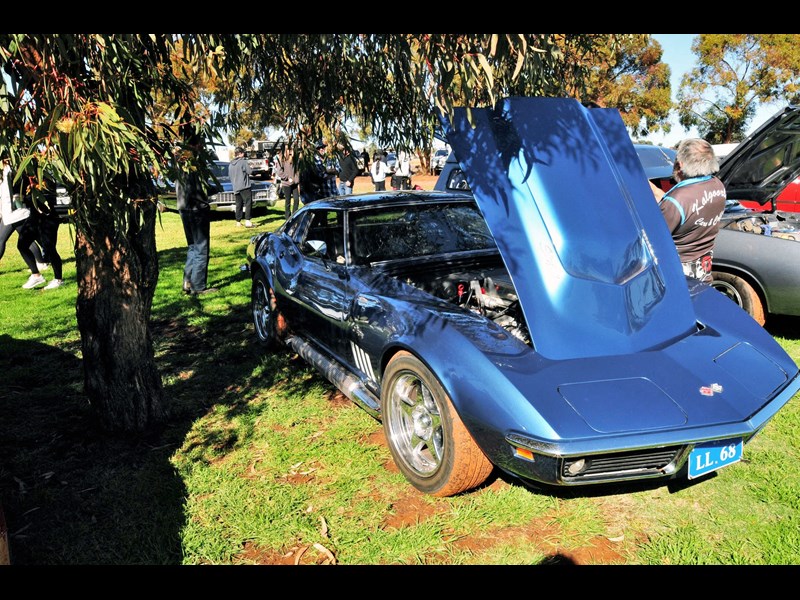 chevrolet corvette 988374 003