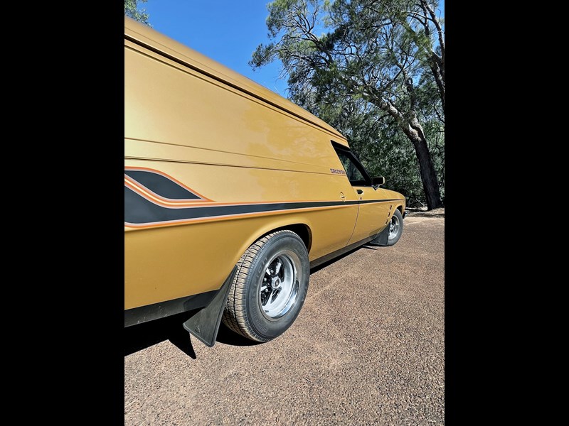 holden sandman 989976 001