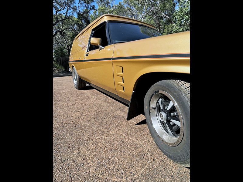 holden sandman 989976 005