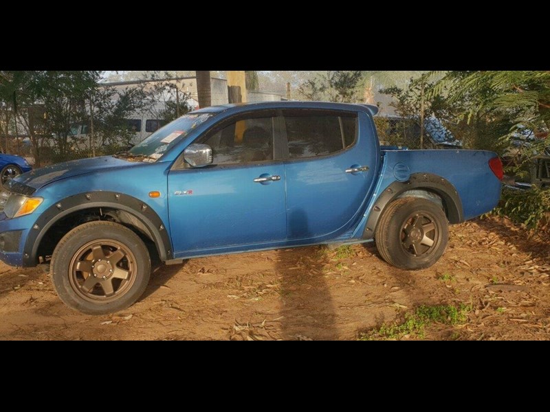 mitsubishi triton 989783 003