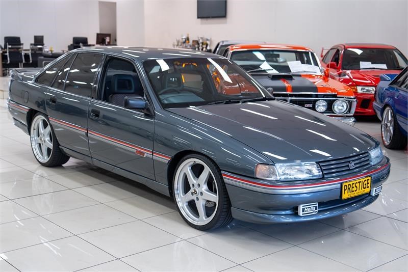 holden commodore 990962 001