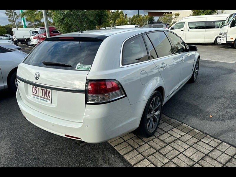 holden calais 990975 005