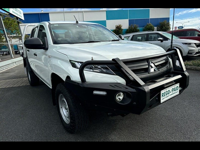 mitsubishi triton 990985 001