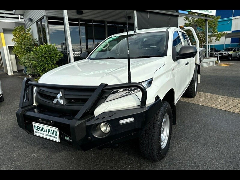 mitsubishi triton 990985 005