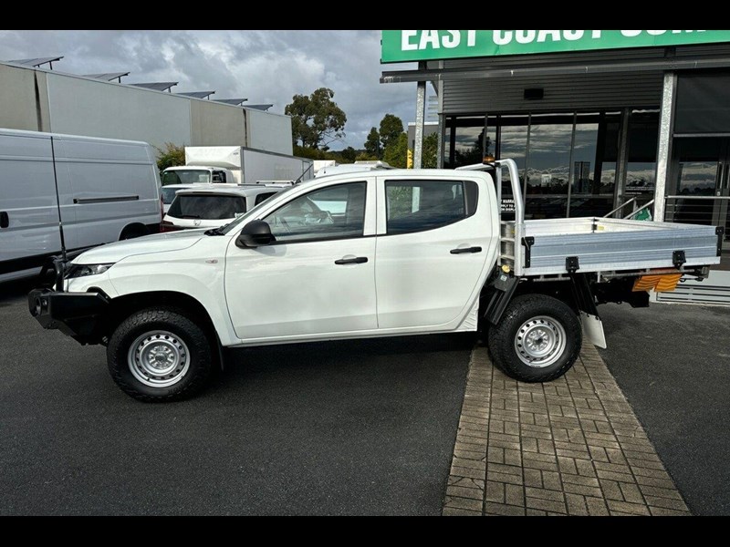 mitsubishi triton 990985 007