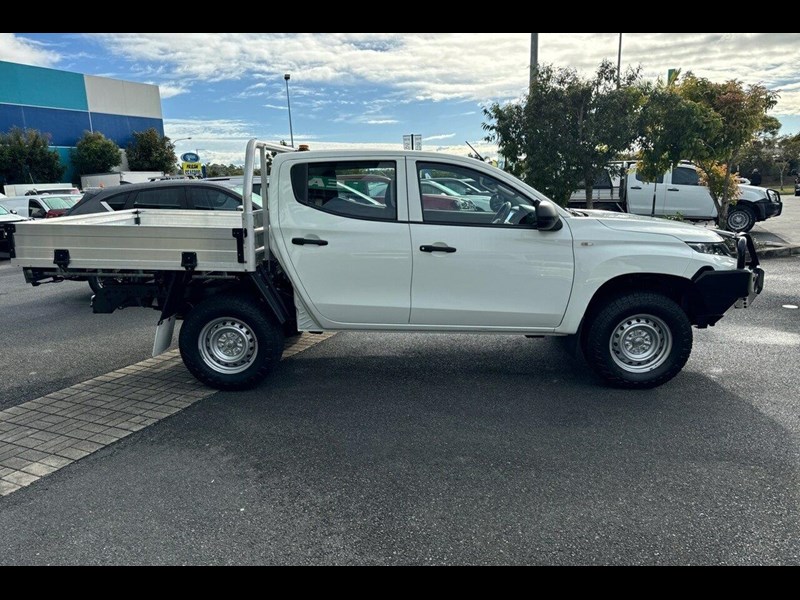 mitsubishi triton 990985 015