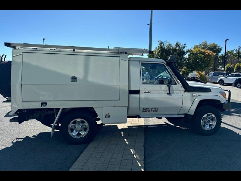 toyota landcruiser 991000 021