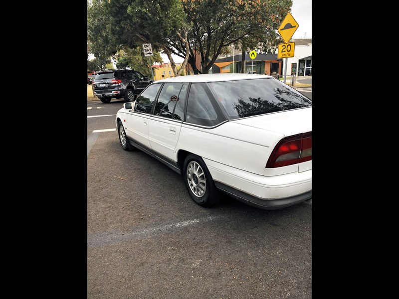 holden statesman 991099 003