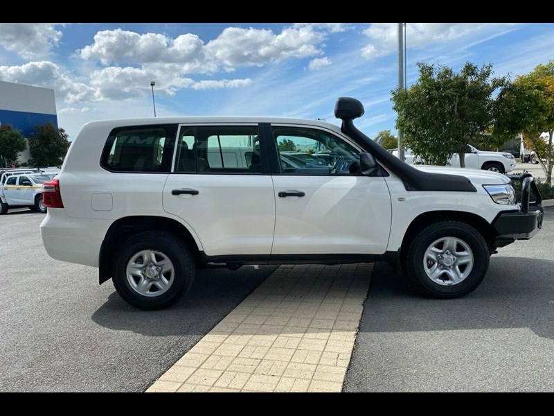 toyota landcruiser 991186 015