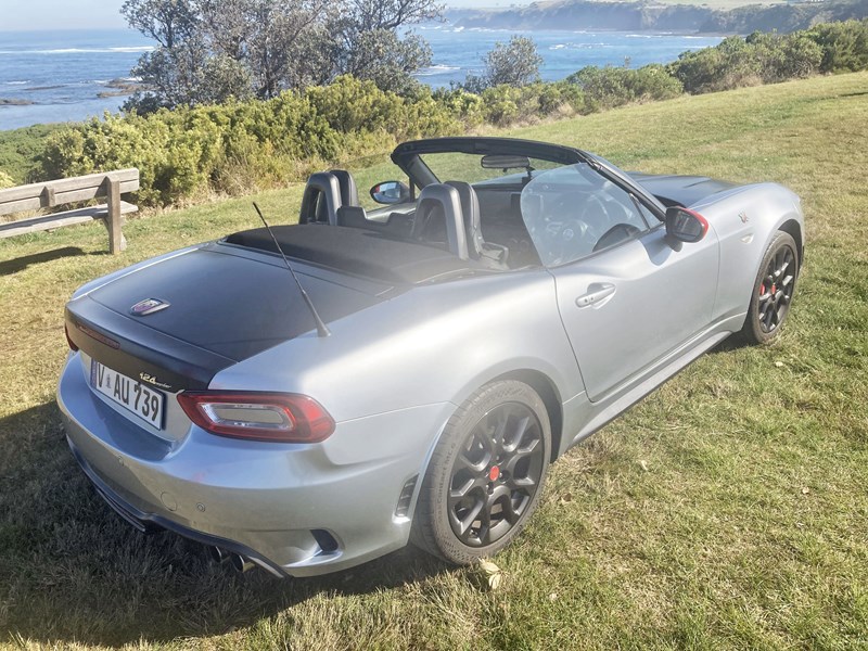 fiat abarth 124 spider 992796 011