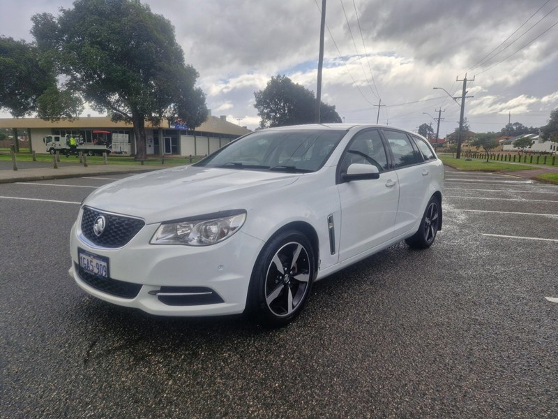 holden commodore 993338 003