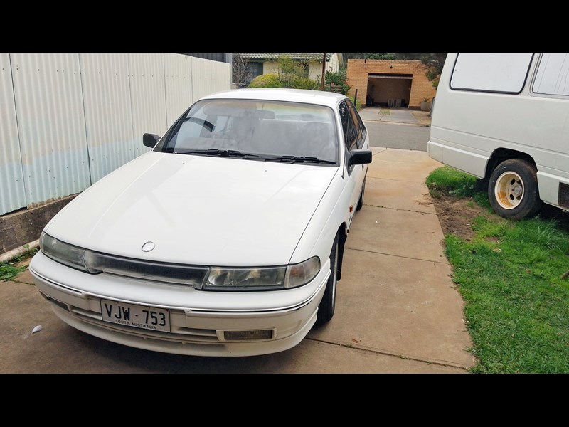 holden commodore 993459 009