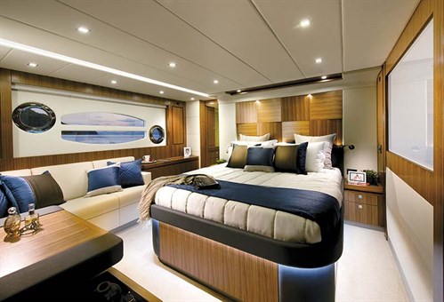 Riviera 6000 SY master -bedroom