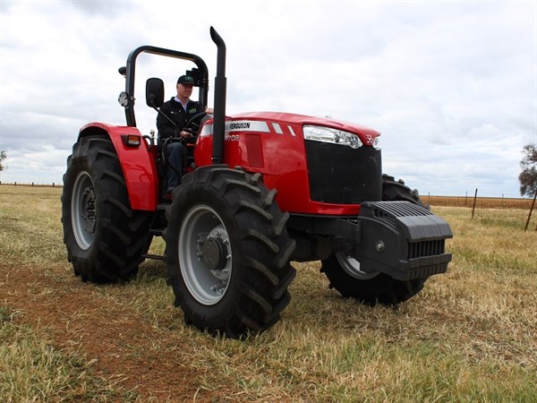 MF Global Series 4708 Tractor 0534