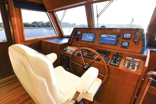 Grand Banks 54 helm