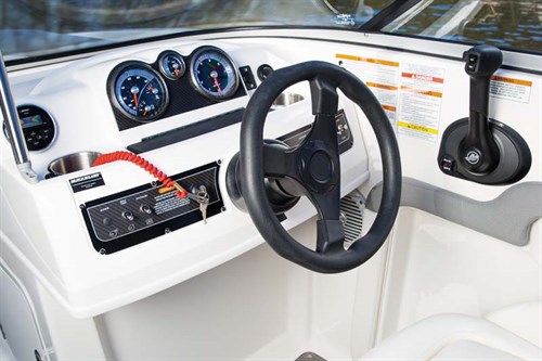 Steering wheel on Bayliner 190 Deck Boat