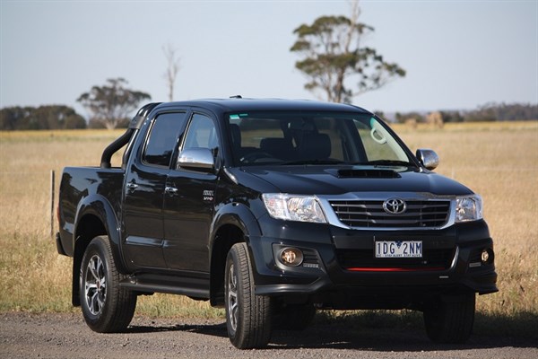 Toyota Hilux _Black Edition 2014_3