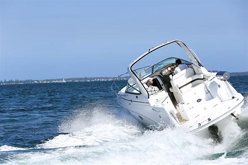 Rinker 260 EC on the water