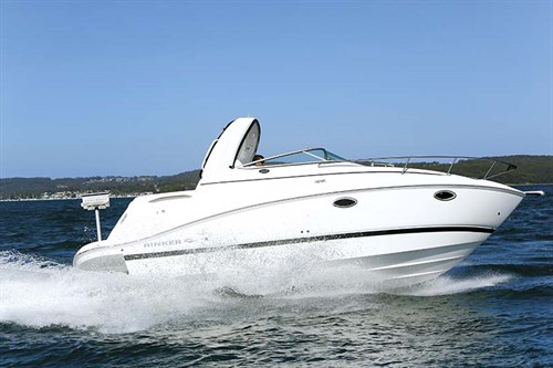 Rinker 260 Express Cruiser underway