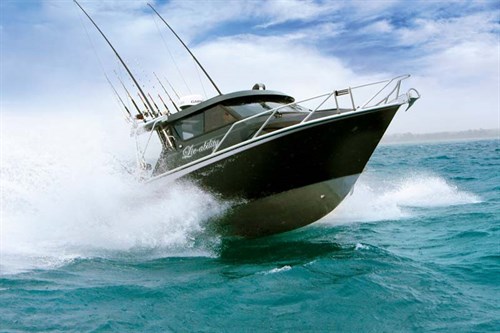 White Pointer 800 Sports Cruiser underway