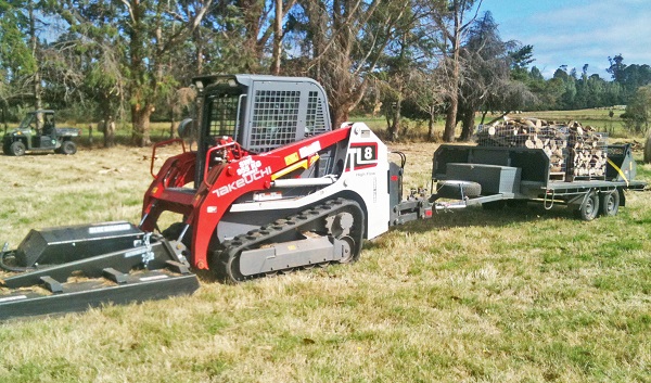 Takecuhi TL8 Tracked Laoder With Trailer And Slasher