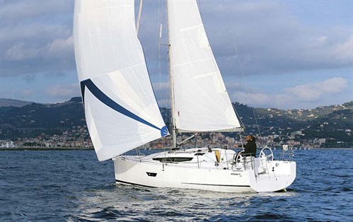 Elan E3 sailing