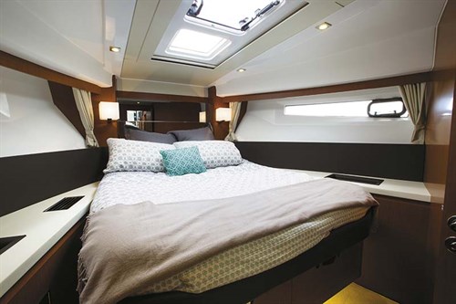 Jeanneau Velasco 43F stateroom