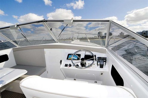 Caribbean 27 Runabout helm