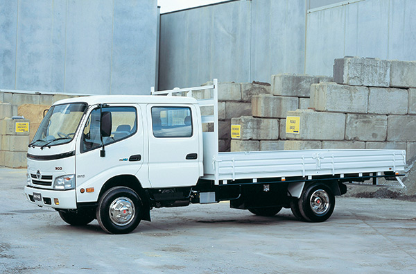 Hino -300,-916,-truck ,-review ,-ATN5