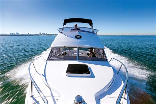 Caribbean 24 Flybridge bow