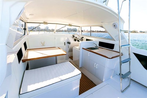 Caribbean 24 Flybridge layout