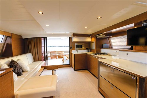 Fountaine Pajot Cumberland 47LR interior