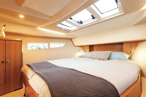 Cabins in Sealine C330