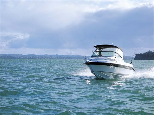 Haines Hunter 545 SF on the water