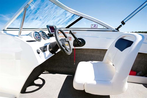 Helm of Bayliner 170 Outboard