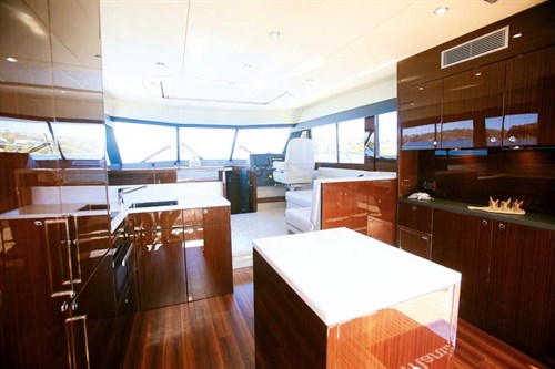 Saloon on Maritimo S48