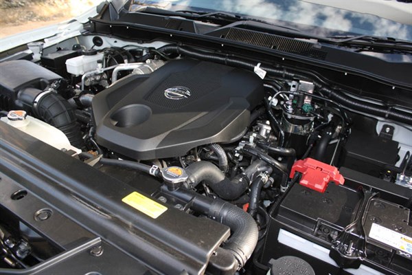 Nissan Navara NP300_engine _10