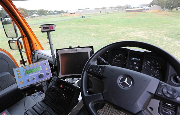 Unimog _ U430_in Cabin _steering _4