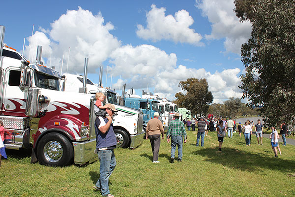 Riverina -Truck -Show -and -Kids -Convoy ,-Mack -Super -Liner ,-TT3