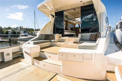 Layout on Cresta 70 motor yacht