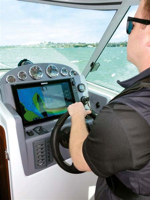 Rayglass Legend 2800 helm controls