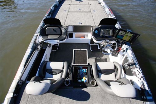 Marine electronics on Phoenix 721 boat