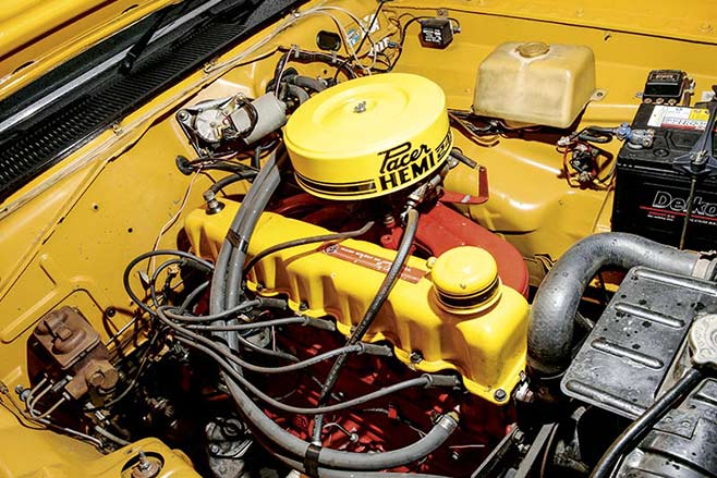 Chrysler -valiant -engine -658
