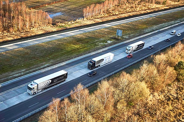 Daimler ,-platooing ,-Bernhard ,-Highway -Pilot -Connect ,-news ,-Trade Trucks2