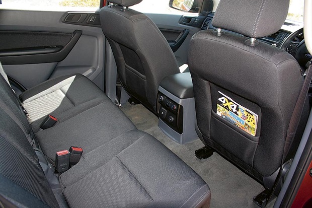Ford Everest Ambiente 4x 4_backseat _4