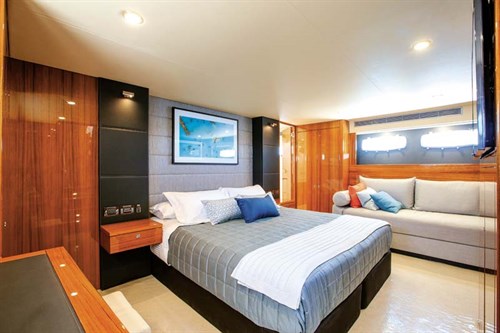 Master bedroom in Maritimo M65