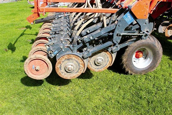 Kuhn SD4000 drill