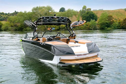 Super Air Nautique G23 with wake tower