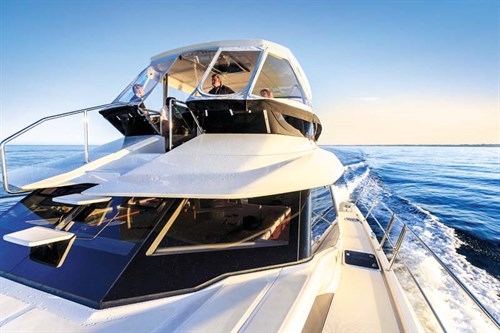 Aquila 44 power cat flybridge