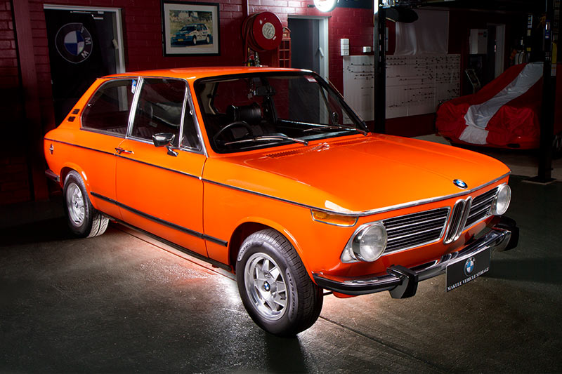 BMW-2002-front -side